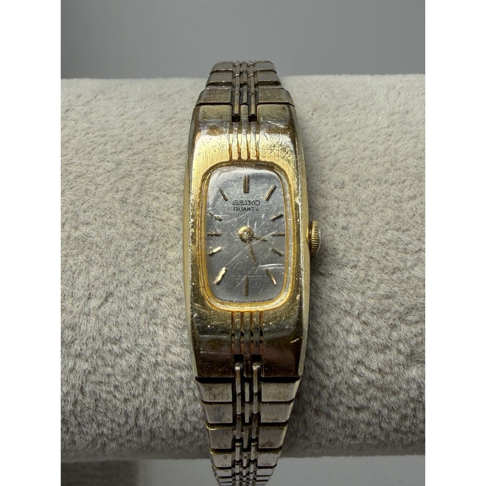 Scratched Worn Seiko 1320-5629 New Battery Vintage Ladies Watch 13MM 7.75"